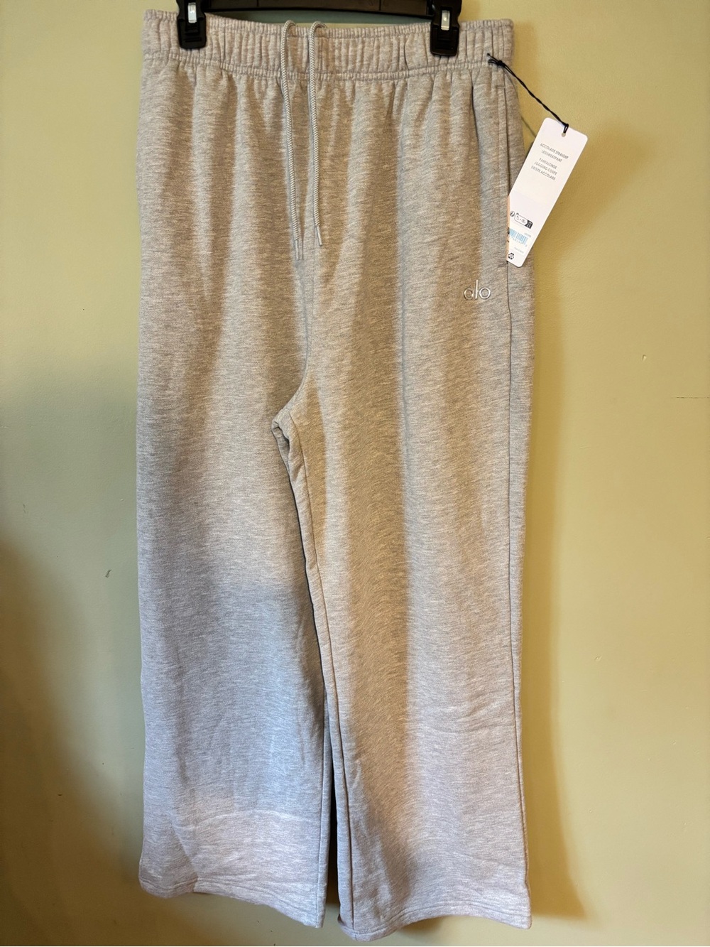 ALO Yoga Women’s Accolade Heather Gray Sweatpants with Drawstring xl